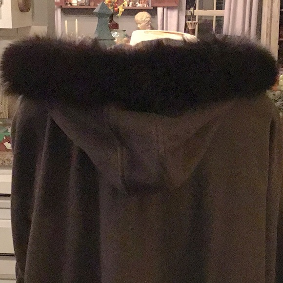 Vintage A.J.Ugent Wool Coat with a mink trimmed Hood - Picture 6 of 10